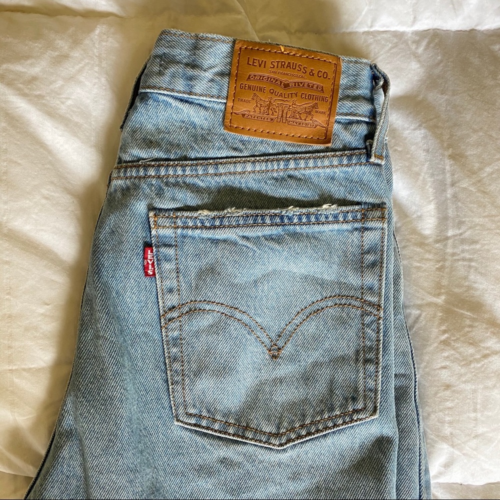 Levi’s Wedgie Distressed Ripped Jeans Size 25